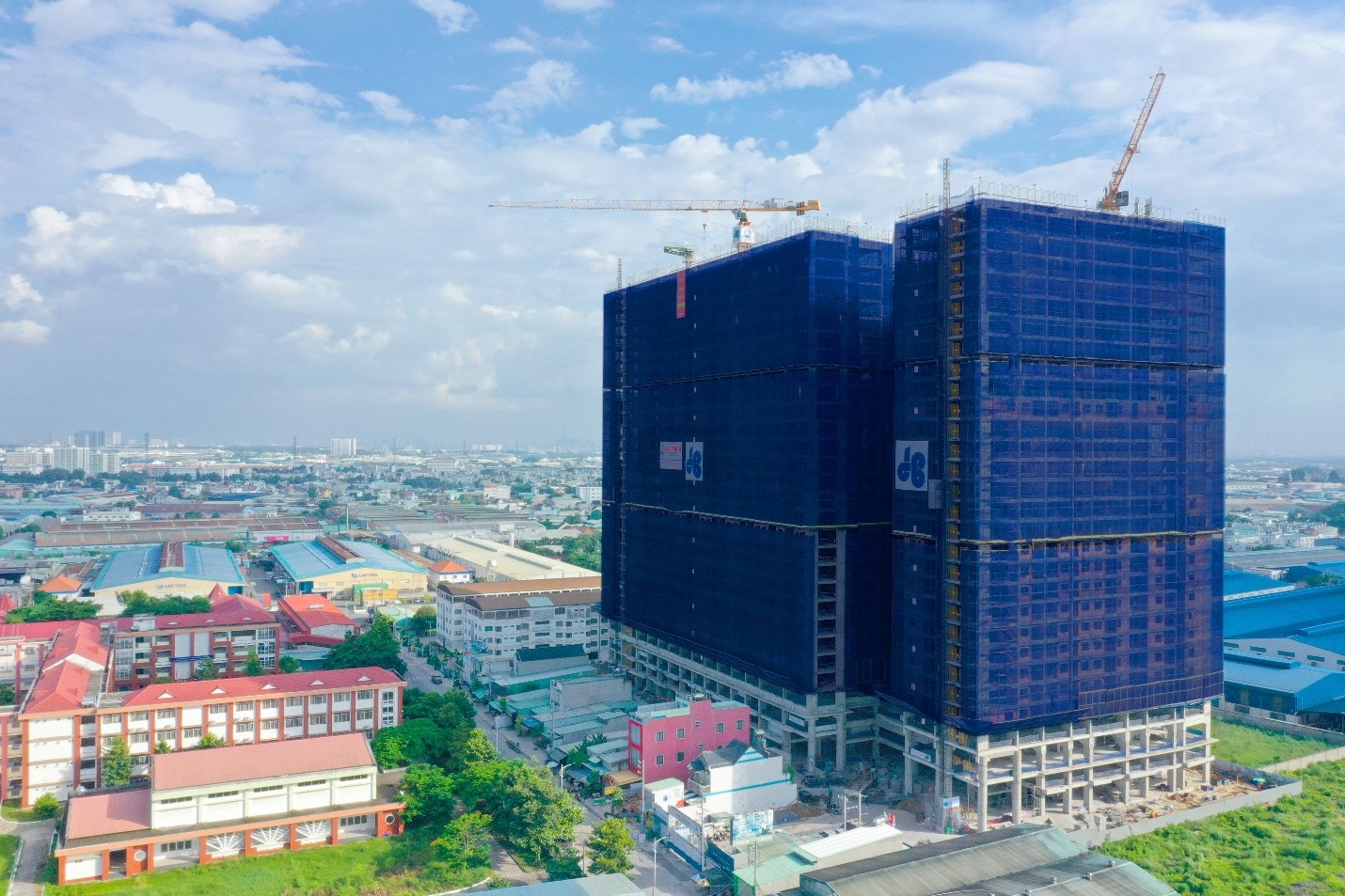 Tiến độ căn hộ Legacy Prime T08/2022